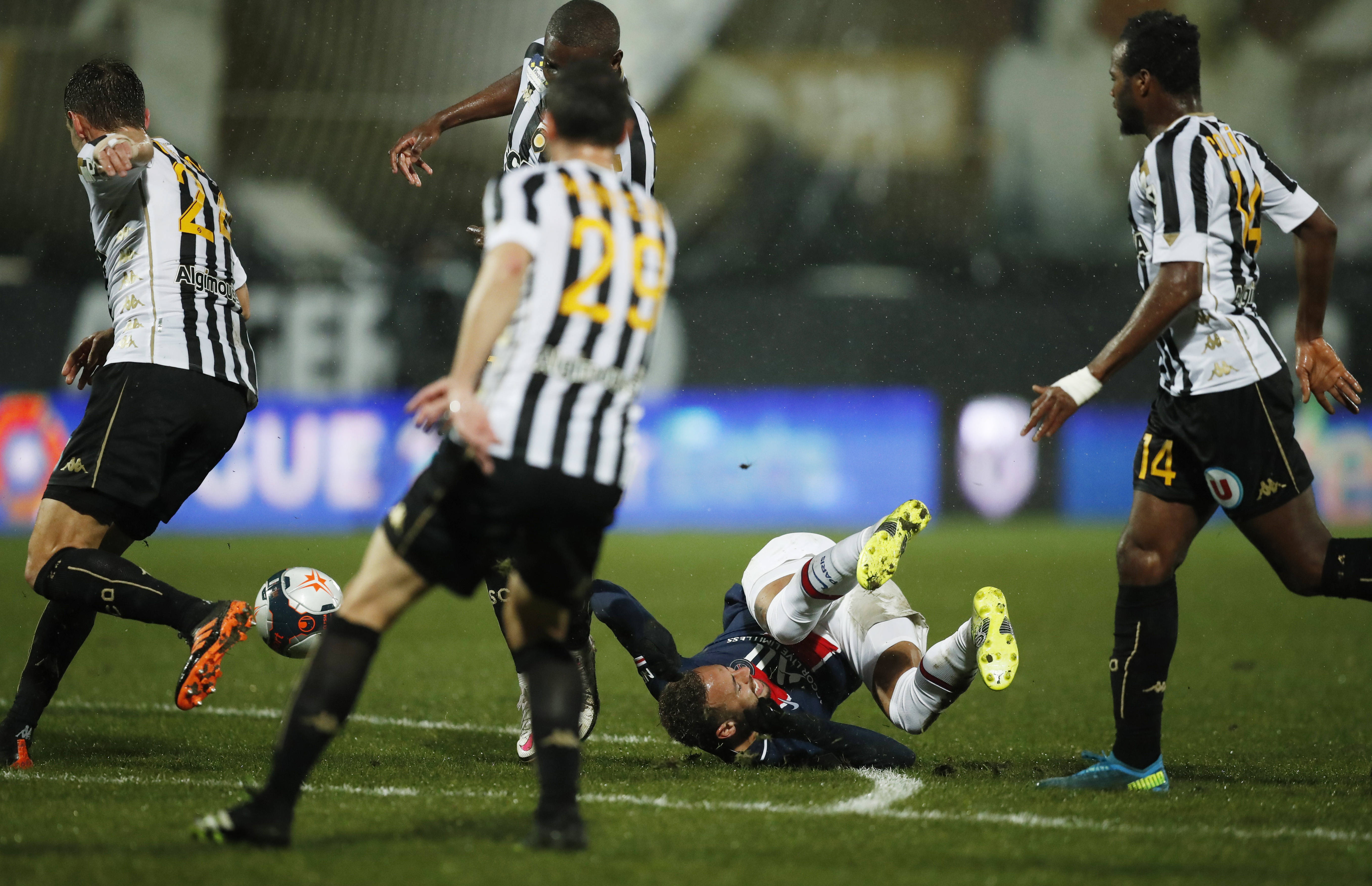 扰的半场执 扰的半场执